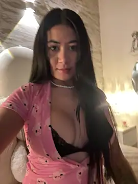 Snapshot of _MadiLee_ chatting on 02.28.25 MadiLee online show from 02.28.25