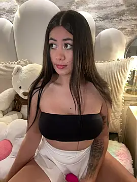 Snapshot of _MadiLee_ chatting on 03.09.25 MadiLee online show from 03.09.25