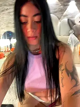 Snapshot of _MadiLee_ chatting on 10.06.25 MadiLee online show from 10.06.25