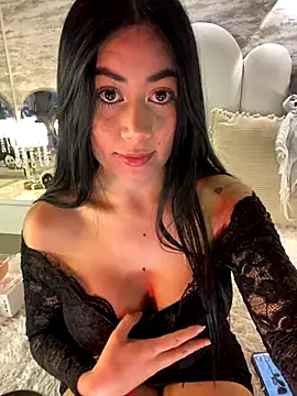 Snapshot of _MadiLee_ chatting on 10.19.25 MadiLee online show from 10.19.25