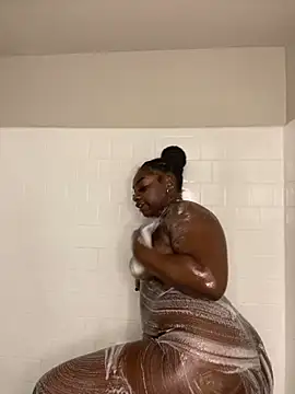 Snapshot of LillShayy chatting on 12.07.24 LillShayy online show from 12.07.24