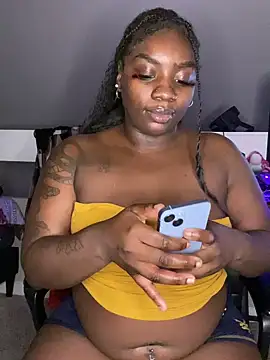 Snapshot of LillShayy chatting on 12.24.24 LillShayy online show from 12.24.24