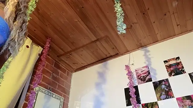 Snapshot of _octavia_ chatting on 03.16.25 octavia online show from 03.16.25