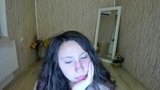 Snapshot of AishaRouhi chatting on 01.23.25 AishaRouhi online show from 01.23.25