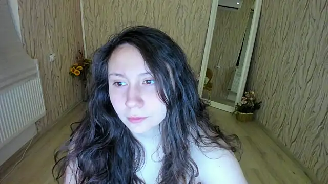 Snapshot of AishaRouhi chatting on 01.24.25 AishaRouhi online show from 01.24.25