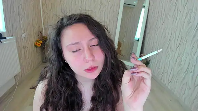 Snapshot of AishaRouhi chatting on 01.28.25 AishaRouhi online show from 01.28.25