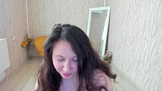 Snapshot of AishaRouhi chatting on 02.05.25 AishaRouhi online show from 02.05.25