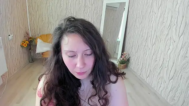 Snapshot of AishaRouhi chatting on 02.08.25 AishaRouhi online show from 02.08.25