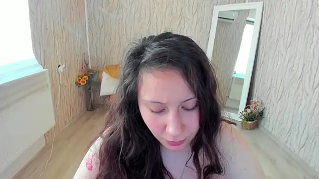 Snapshot of AishaRouhi chatting on 02.14.25 AishaRouhi online show from 02.14.25