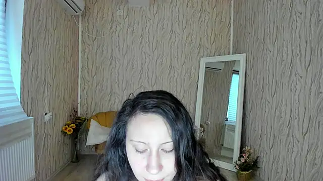 Snapshot of AishaRouhi chatting on 02.15.25 AishaRouhi online show from 02.15.25