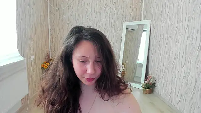 Snapshot of AishaRouhi chatting on 02.18.25 AishaRouhi online show from 02.18.25