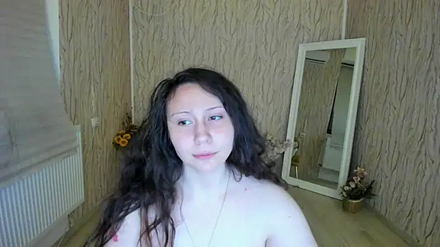 Snapshot of AishaRouhi chatting on 02.18.25 AishaRouhi online show from 02.18.25