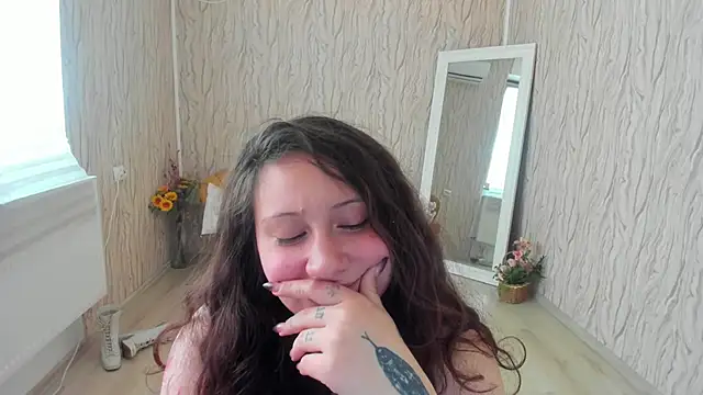 Snapshot of AishaRouhi chatting on 02.19.25 AishaRouhi online show from 02.19.25