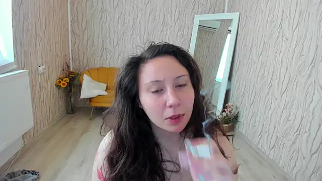 Snapshot of AishaRouhi chatting on 03.04.25 AishaRouhi online show from 03.04.25