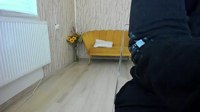 Snapshot of AishaRouhi chatting on 03.13.25 AishaRouhi online show from 03.13.25