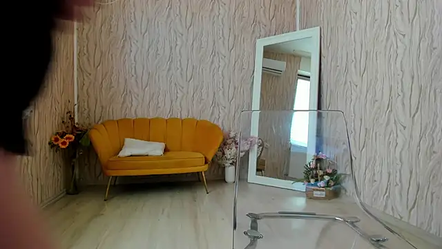 Snapshot of AishaRouhi chatting on 03.14.25 AishaRouhi online show from 03.14.25