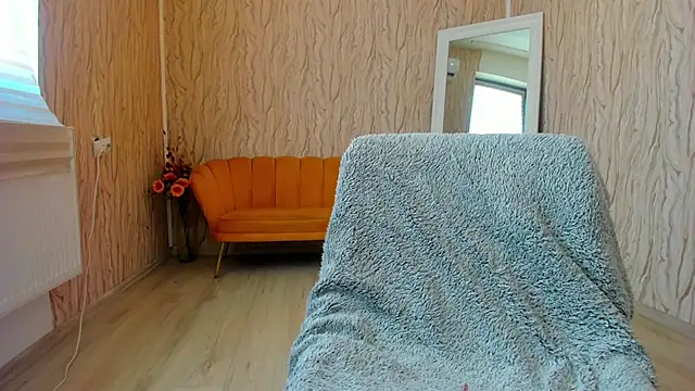 Snapshot of AishaRouhi chatting on 03.20.25 AishaRouhi online show from 03.20.25