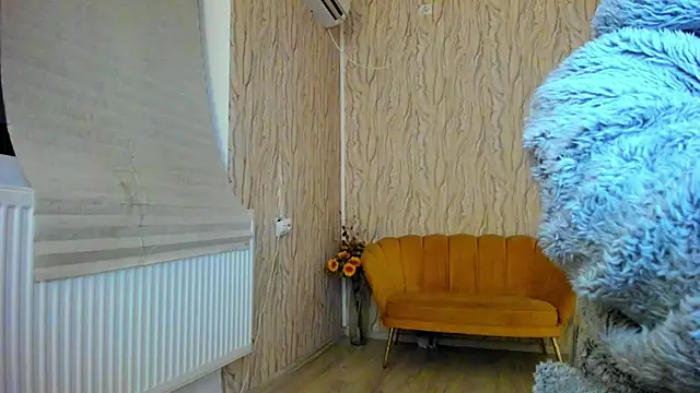 Snapshot of AishaRouhi chatting on 03.21.25 AishaRouhi online show from 03.21.25