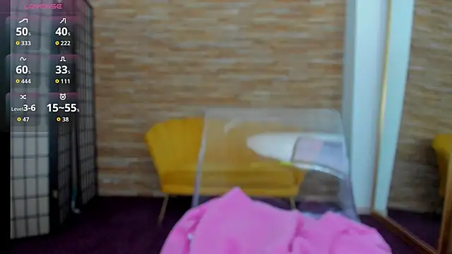 Snapshot of AishaRouhi chatting on 09.25.25 AishaRouhi online show from 09.25.25