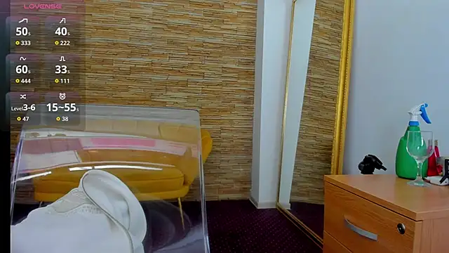 Snapshot of AishaRouhi chatting on 09.27.25 AishaRouhi online show from 09.27.25