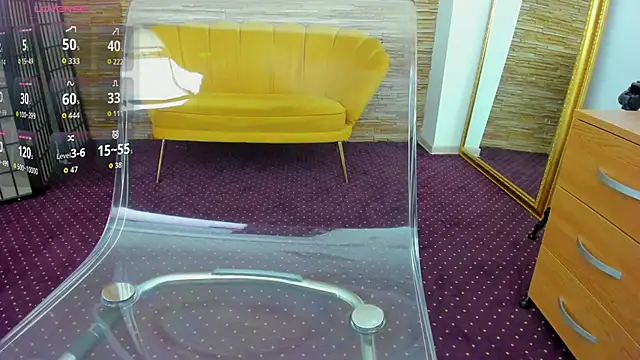 Snapshot of AishaRouhi chatting on 09.30.25 AishaRouhi online show from 09.30.25