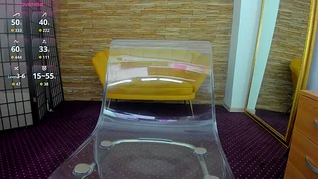 Snapshot of AishaRouhi chatting on 10.04.25 AishaRouhi online show from 10.04.25