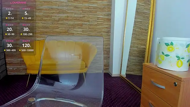 Snapshot of AishaRouhi chatting on 10.07.25 AishaRouhi online show from 10.07.25