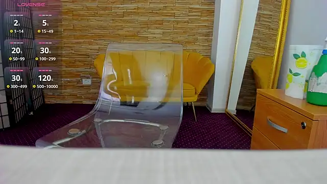 Snapshot of AishaRouhi chatting on 10.11.25 AishaRouhi online show from 10.11.25