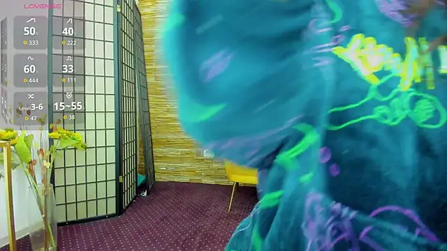 Snapshot of AishaRouhi chatting on 10.28.25 AishaRouhi online show from 10.28.25