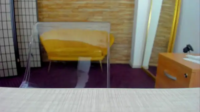 Snapshot of AishaRouhi chatting on 11.02.25 AishaRouhi online show from 11.02.25