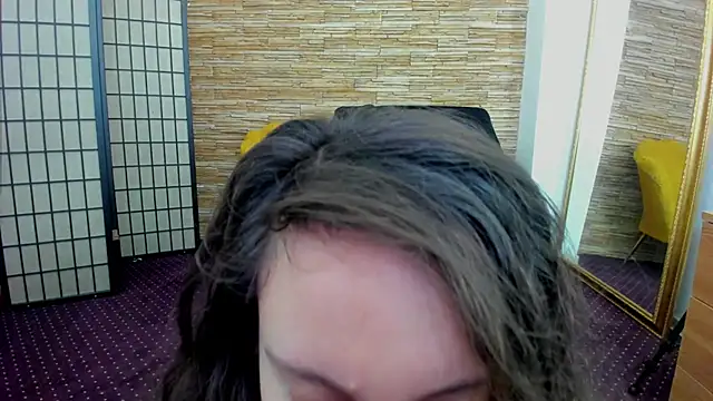 Snapshot of AishaRouhi chatting on 11.11.25 AishaRouhi online show from 11.11.25