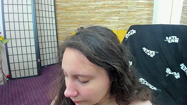 Snapshot of AishaRouhi chatting on 11.22.25 AishaRouhi online show from 11.22.25