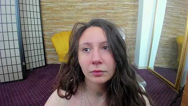 Snapshot of AishaRouhi chatting on 11.23.25 AishaRouhi online show from 11.23.25