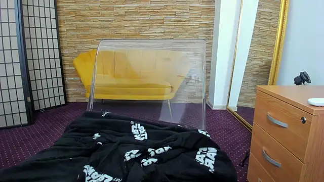 Snapshot of AishaRouhi chatting on 11.28.25 AishaRouhi online show from 11.28.25