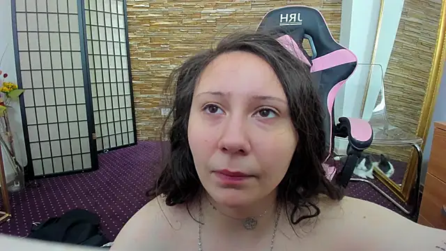 Snapshot of AishaRouhi chatting on 12.04.25 AishaRouhi online show from 12.04.25