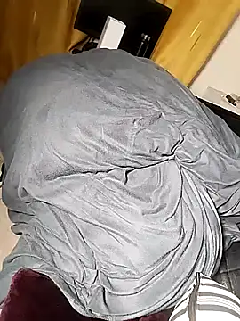 Hugemassivebootie online show from 10.20.25