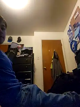 Snapshot of LovesickTheory6 chatting on 10.11.25 LovesickTheory6 online show from 10.11.25