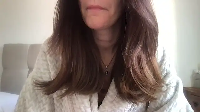 Snapshot of paolajonez chatting on 10.25.25 paolajonez online show from 10.25.25