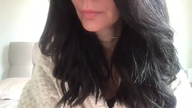 Snapshot of paolajonez chatting on 11.20.25 paolajonez online show from 11.20.25