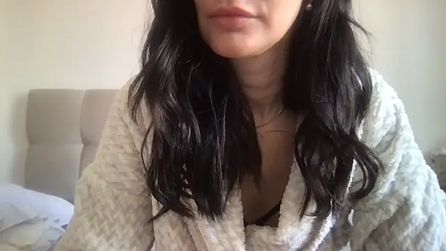 Snapshot of paolajonez chatting on 12.21.25 paolajonez online show from 12.21.25