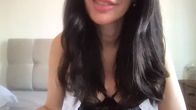 Snapshot of paolajonez chatting on 12.22.25 paolajonez online show from 12.22.25