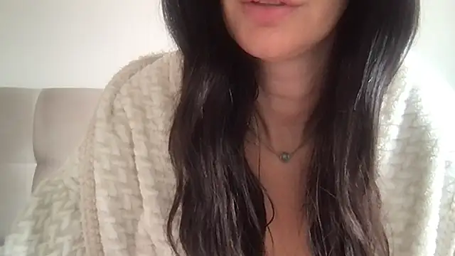 Snapshot of paolajonez chatting on 01.05.26 paolajonez online show from 01.05.26