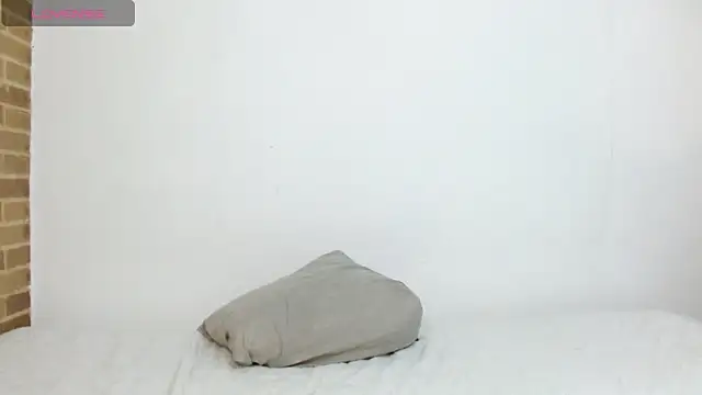 Snapshot of helenacyruss chatting on 12.30.24 helenacyruss online show from 12.30.24