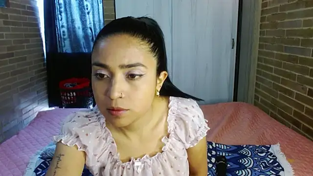 Snapshot of helenacyruss chatting on 10.15.25 helenacyruss online show from 10.15.25