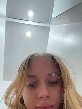 Snapshot of enjoy_my_beauty chatting on 12.12.24 enjoy my beauty online show from 12.12.24