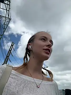 Snapshot of enjoy_my_beauty chatting on 12.22.24 enjoy my beauty online show from 12.22.24