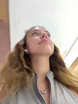 Snapshot of enjoy_my_beauty chatting on 03.13.25 enjoy my beauty online show from 03.13.25