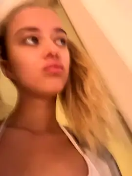 Snapshot of enjoy_my_beauty chatting on 10.11.25 enjoy my beauty online show from 10.11.25