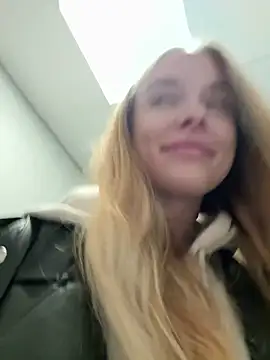 Snapshot of enjoy_my_beauty chatting on 10.15.25 enjoy my beauty online show from 10.15.25