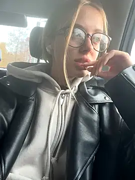 Snapshot of enjoy_my_beauty chatting on 10.20.25 enjoy my beauty online show from 10.20.25